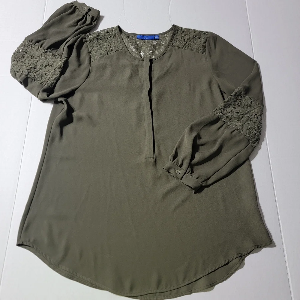 💚 Apt 9‎ Olive Green Sheer Top With Floral Lace Size Medium Round Neck
